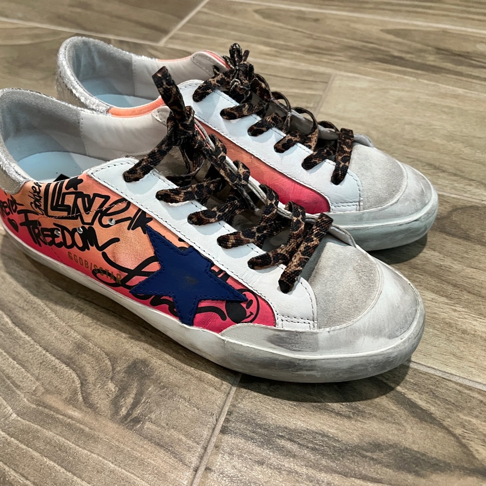 GOLDEN GOOSE SUPER STAR. SIZE 8. Only worn a few times. Excellent Condition.